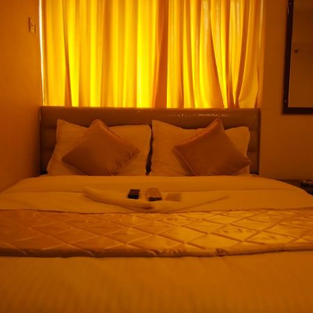 Hotel Silver Castle Mumbai Bagian luar foto